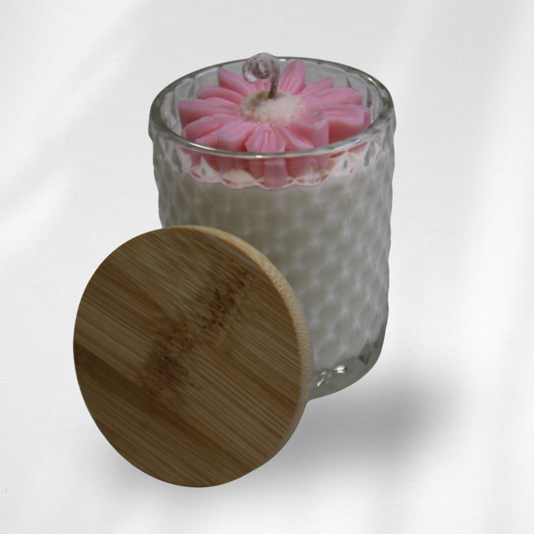 Daisy Radiance Embossed Jar Candle – 6oz
